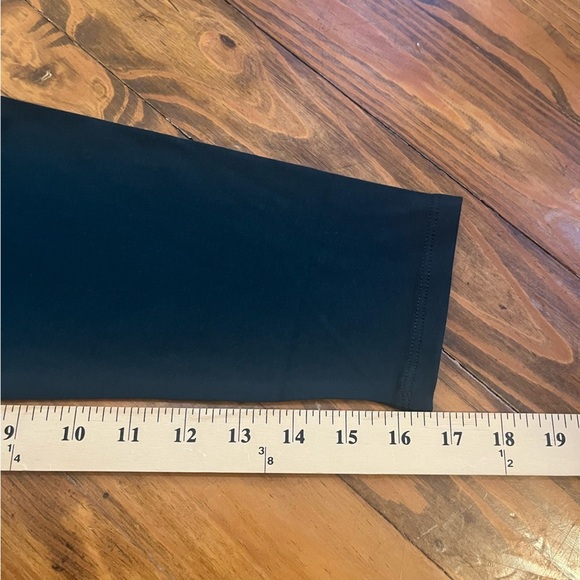 Athleta Women’s NEW Essential Top Long Sleeve Green Cypress XL Lightweight - Picture 12 of 16